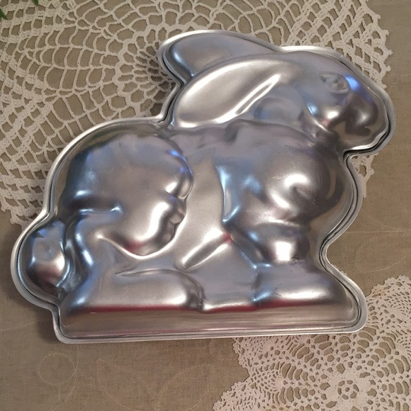 Vintage 3D Bunny Rabbit Cake Pan Mold - Picture 5 of 15